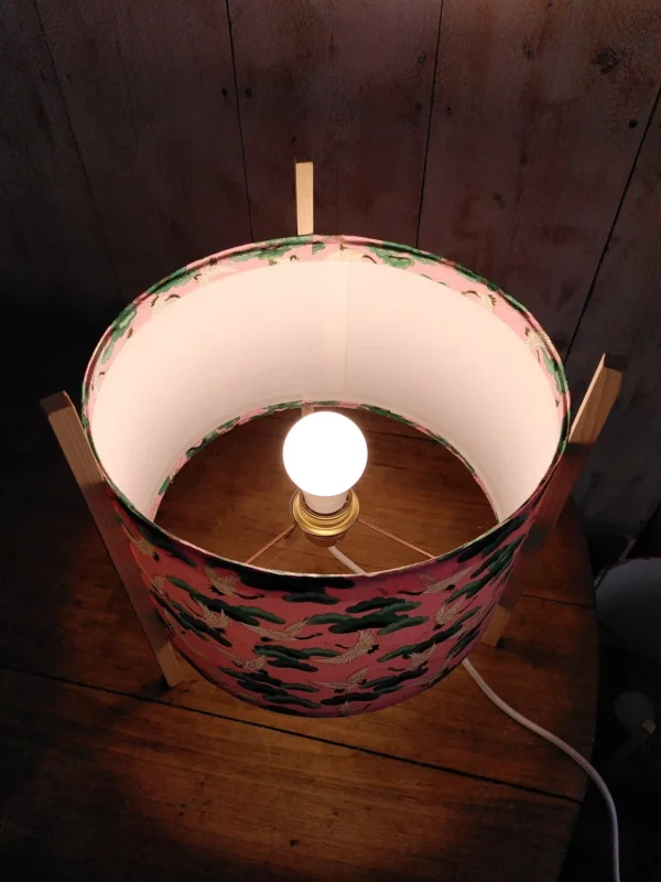 photo lampe lanterne faite main avec du papier washi japonais motif envol des grues