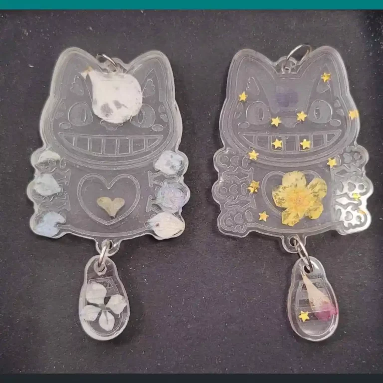 pendentif fait main en résine et fleur motif chat bus de Totoro