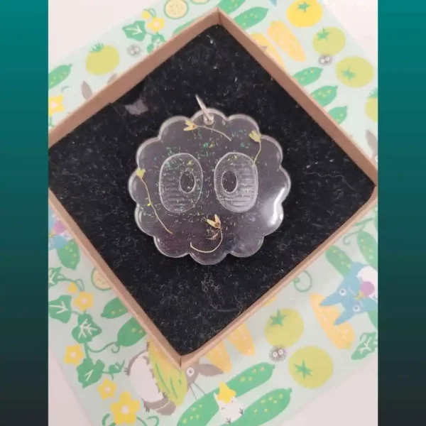 pendentif fait main en résine et fleur motif noiraude