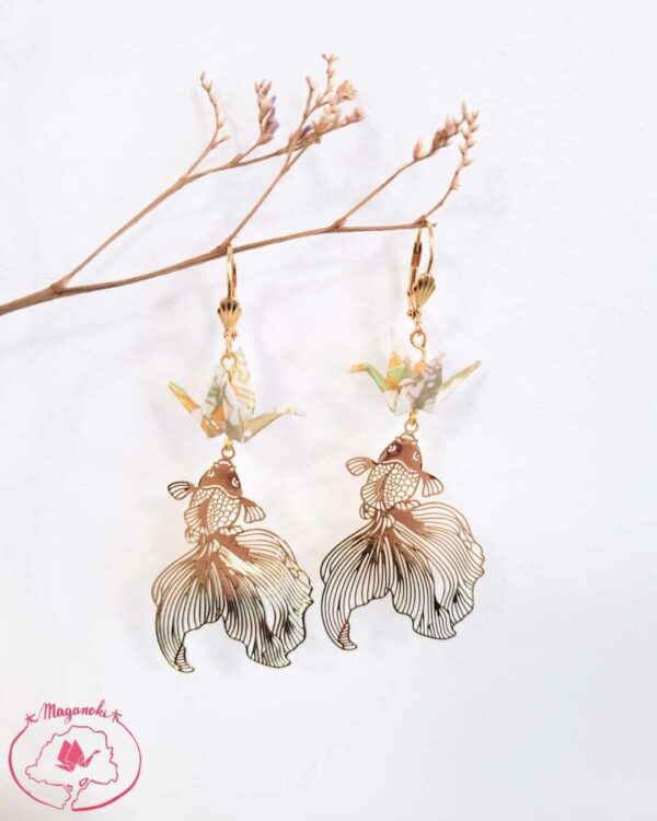 boucles d'oreilles en origami japonaises grues sur des carpes koi dorées 3