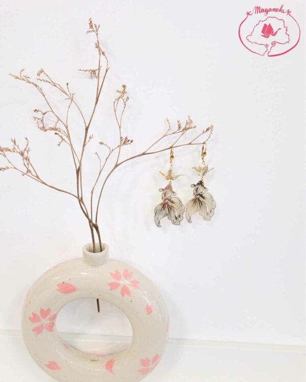 boucles d'oreilles en origami japonaises grues sur des carpes koi dorées
