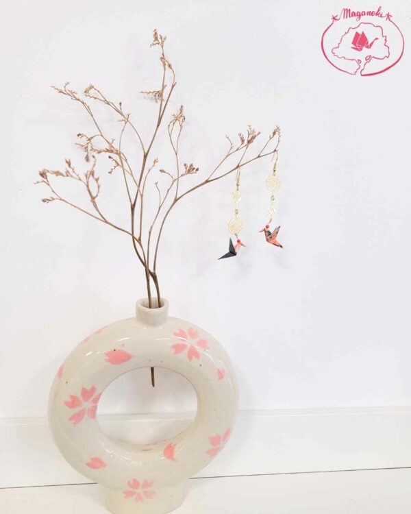 boucles d'oreilles en origami japonaises colombes sur des roses