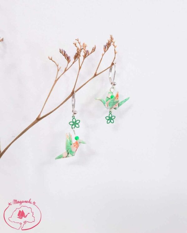 boucles d'oreilles en origami japonaises grue et colombe sur sakura de printemps 3