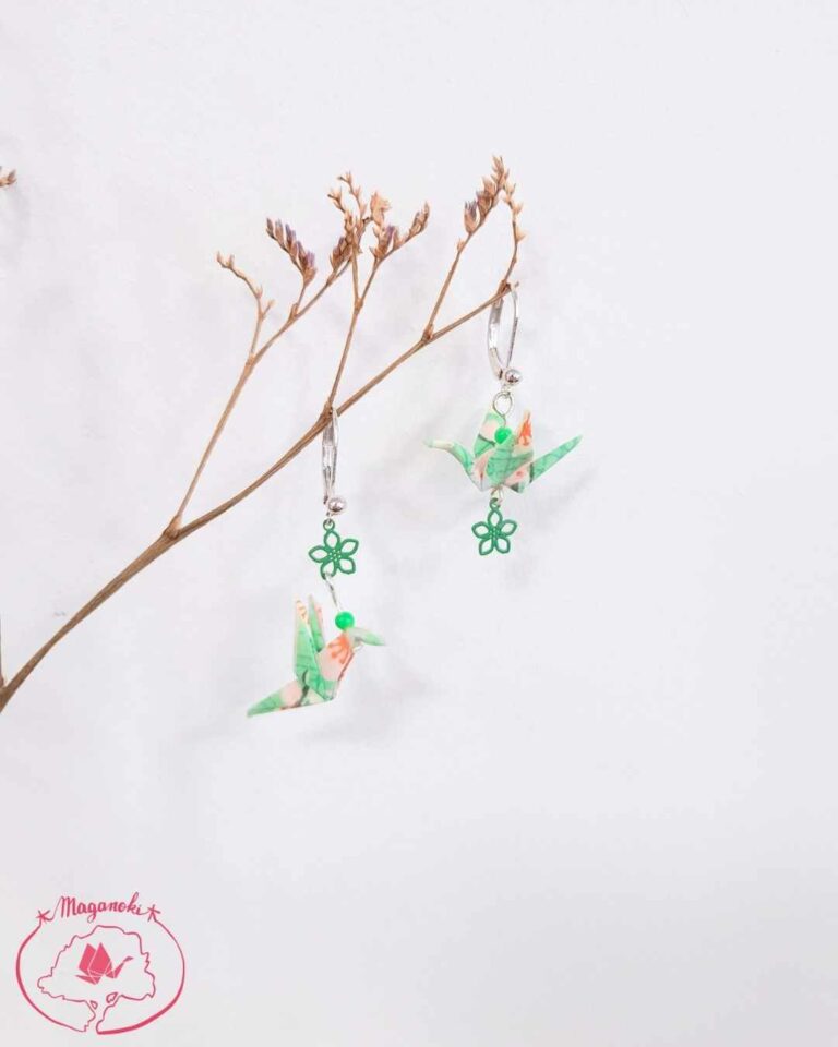 boucles d'oreilles en origami japonaises grue et colombe sur sakura de printemps 3