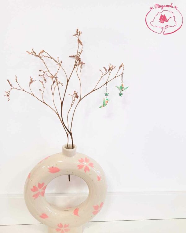 boucles d'oreilles en origami japonaises grue et colombe sur sakura de printemps