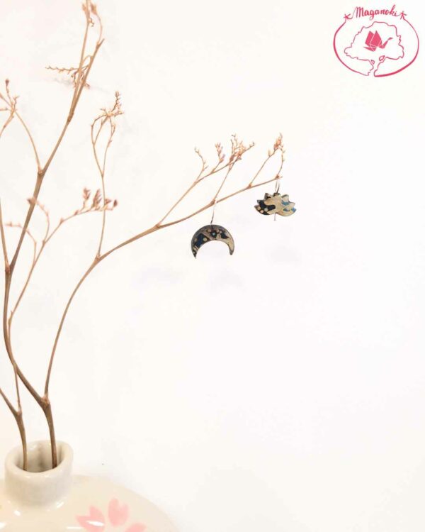 boucles d'oreilles en bois et washi lune 3