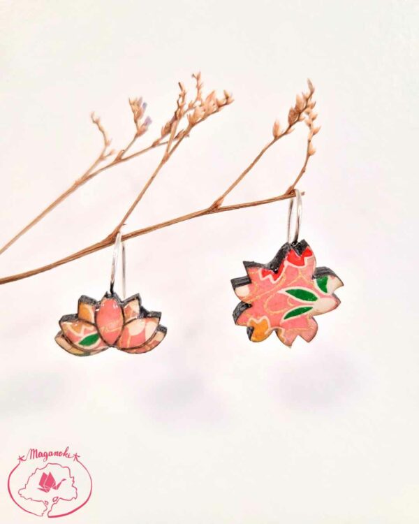 boucles d'oreilles en bois et washi lotus 1