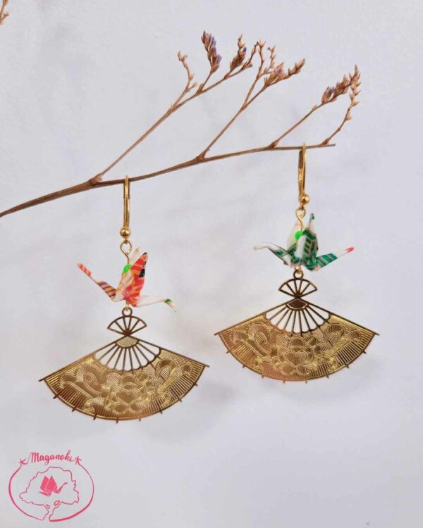 boucles d'oreilles en origami japonaises grues sur un éventail 3