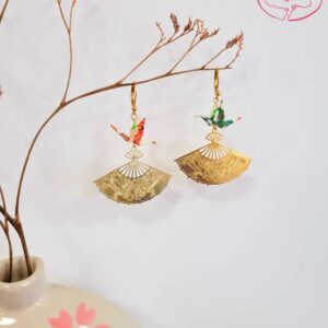 boucles d'oreilles en origami japonaises grues sur un éventail 2