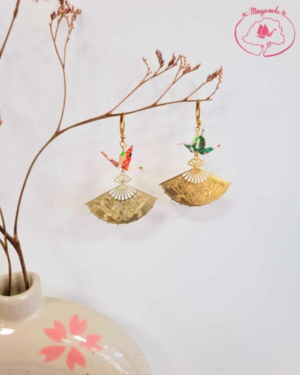 boucles d'oreilles en origami japonaises grues sur un éventail 2