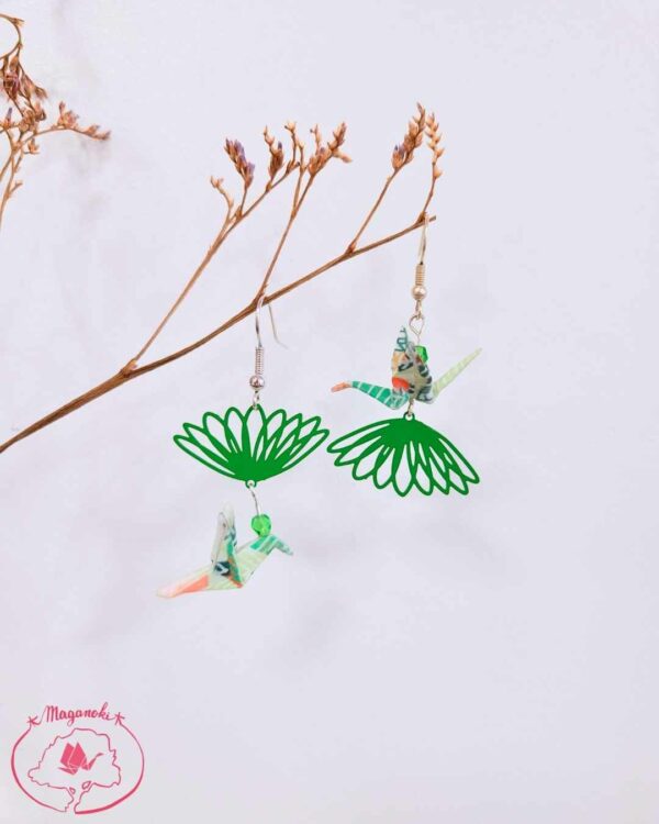 boucles d'oreilles en origami japonaises grues et colombe avec des lotus en éclosion 3