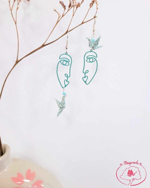 boucles d'oreilles en origami japonaises grues et colombe avec un visage 2