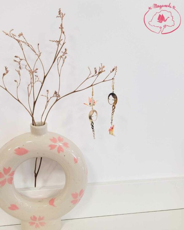 boucles d'oreilles en origami japonaises colombes et grues pastelles et femme à la tresse