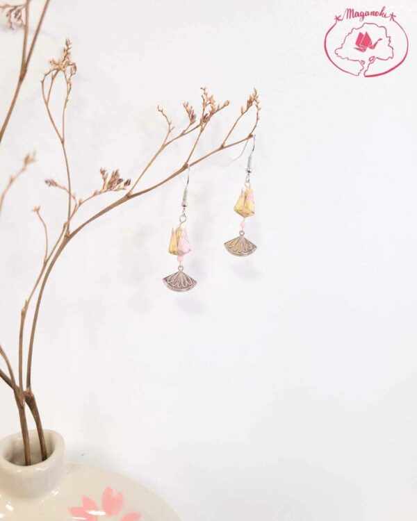 boucles d'oreilles en origami japonaises lotus pastels sur petit eventail 2