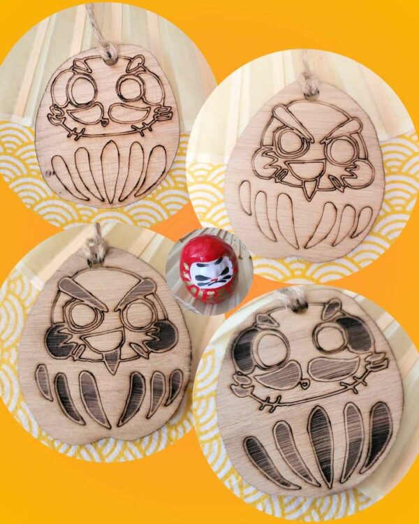 petites suspensions bois Daruma gravés et à peindre