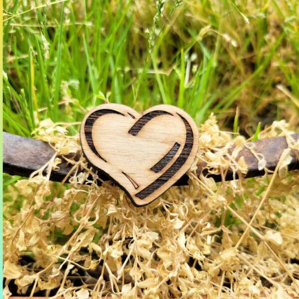 broche en bois - corée - xoxo - coeur