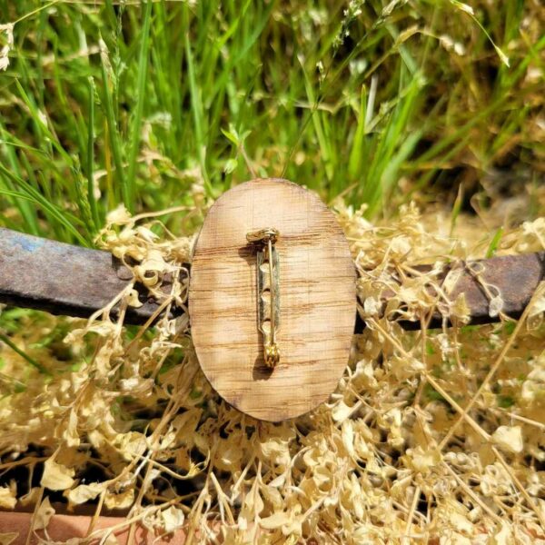 broche en bois - kaonashi - chihiro dos