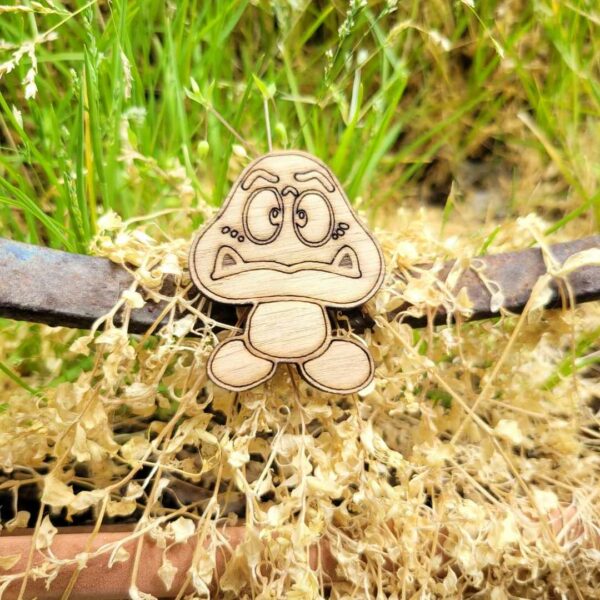 broche en bois - mario - goomba