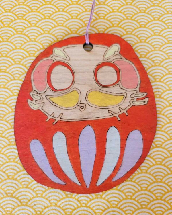 suspension bois grand daruma doux rouge 2