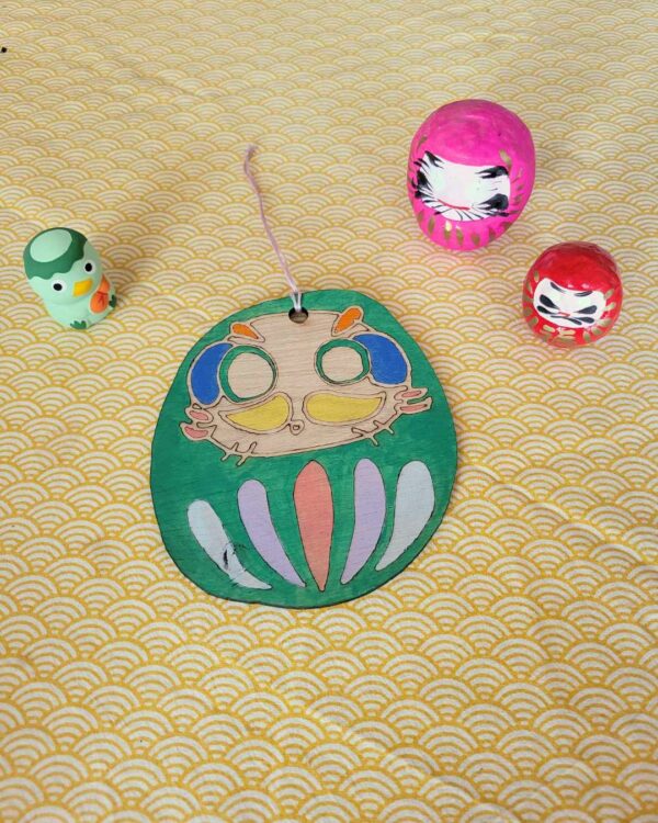suspension bois grand daruma doux vert 1