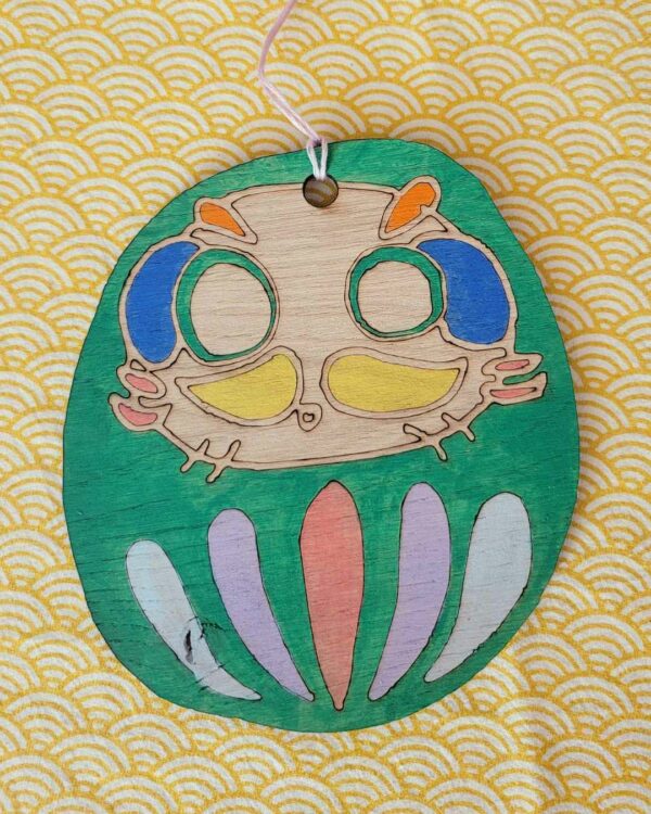 suspension bois grand daruma doux vert 2