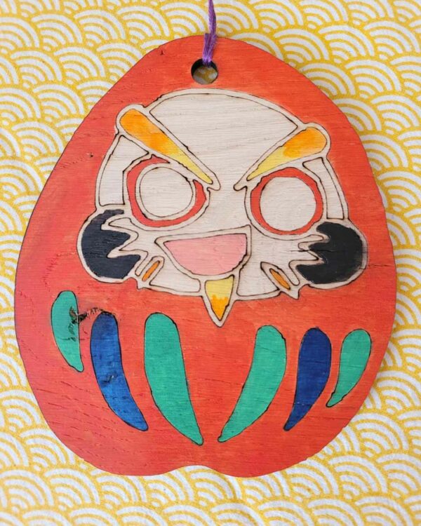 suspension bois grand daruma espiègle rouge 2