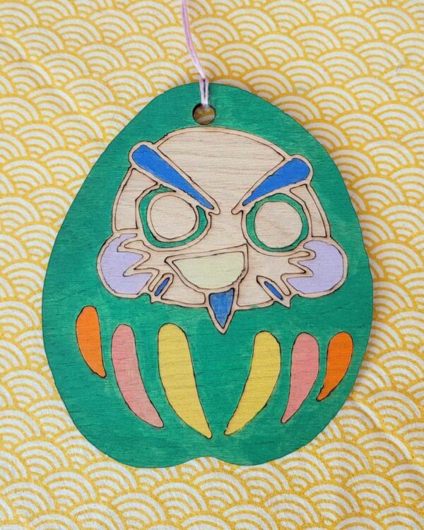 suspension bois grand daruma espiègle vert 2