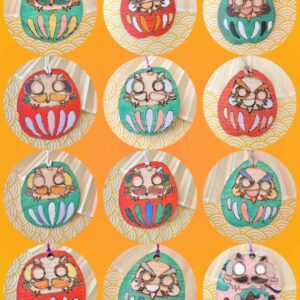 petites suspensions bois Daruma peints