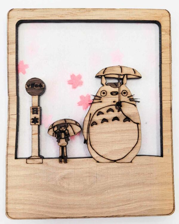 cadre en bois Totoro pluie de sakura