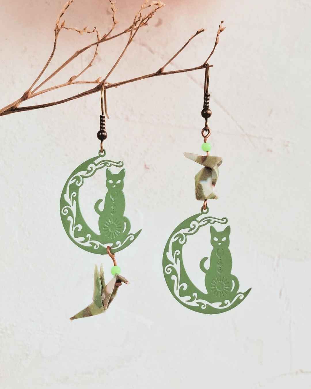 boucles d'oreilles origami lapins et colombe sur chats mystiques