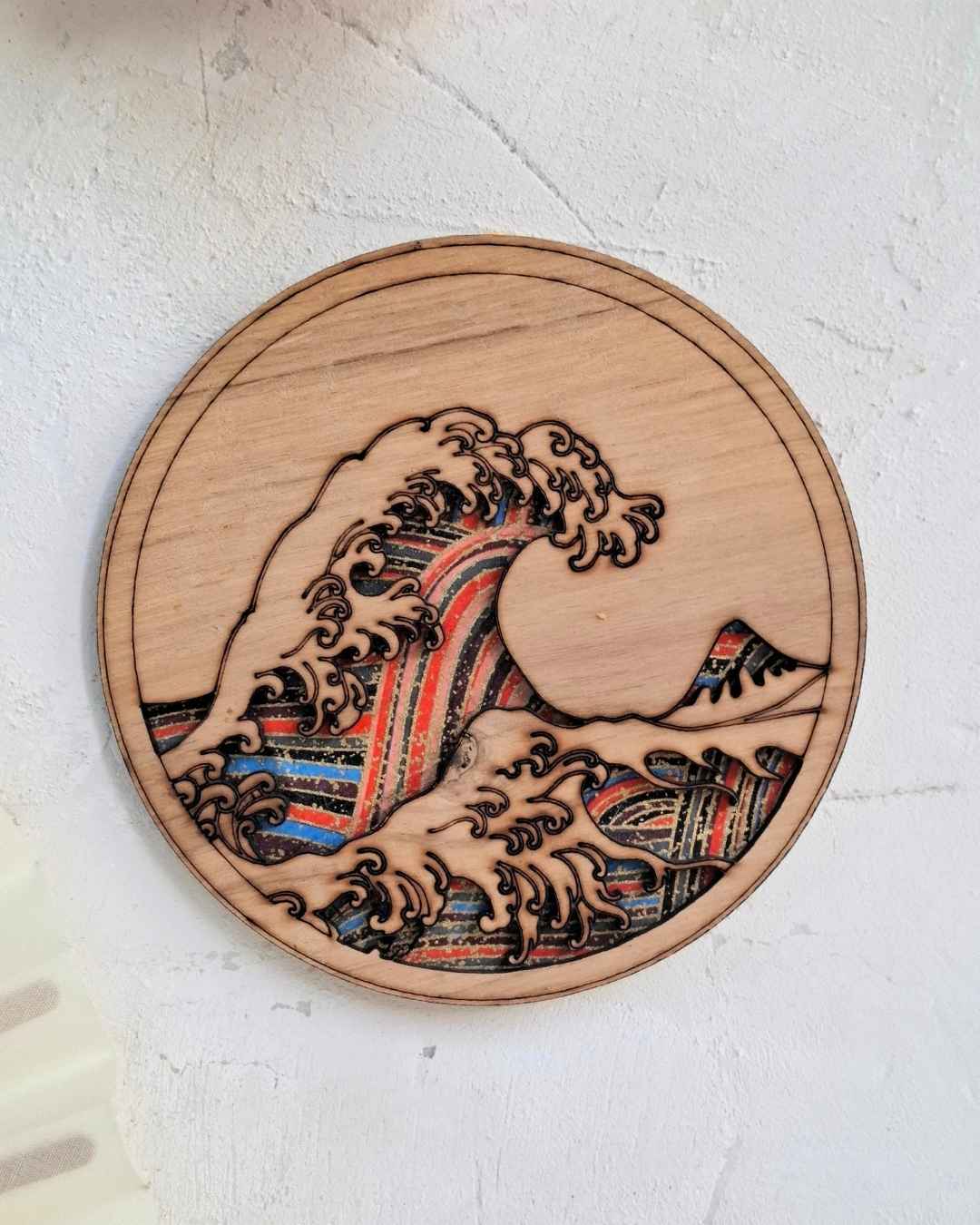 cadre en bois la grande vague de kanazawa - Hokusaï - vague colorée : arc-en-ciel