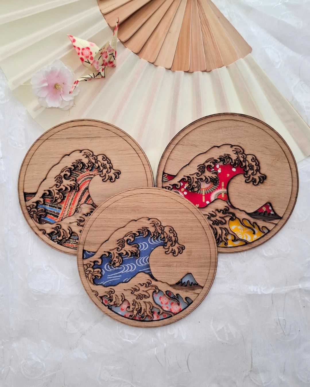 cadre en bois la grande vague de kanazawa - Hokusaï - vague colorée : trio